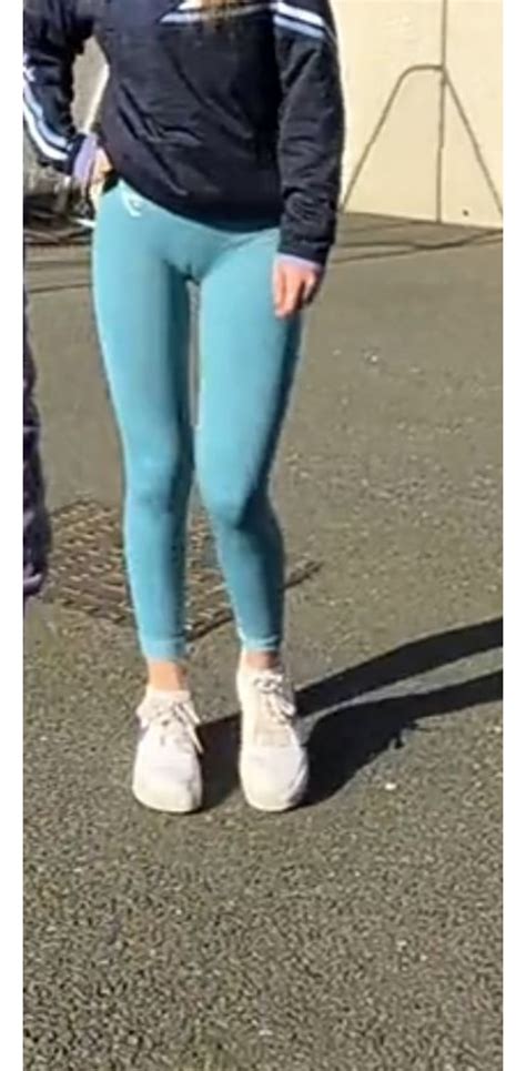 Candid Cameltoe : r/cameltoeoriginals